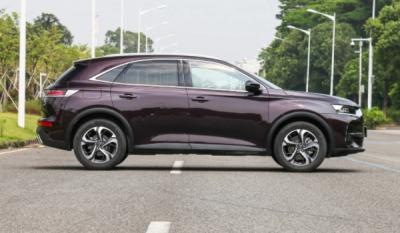 ds7轮胎规格尺寸 有235/55 R18和215/65 R17两种(标准压强2.3-2.5bar)